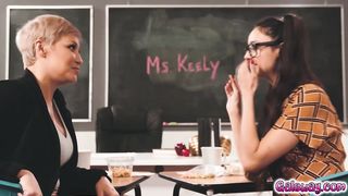 Eliza and Ryan bond with nerdy interests