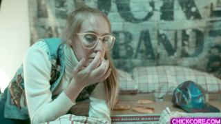 Lesbian experiment 3some with teen babes