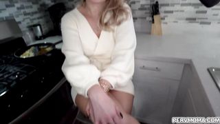 Ike Diezel grabs Liseys ass while cooking