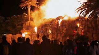 Big breast swinger babes are taking the sun naked!