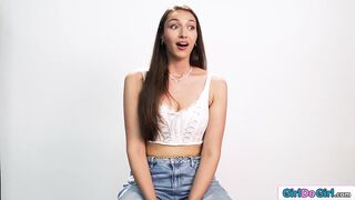 Watch Bella Rolland finger to an orgasm