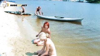 Nudist teen is enjoying the sun