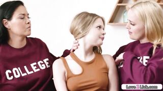 2 stepmoms rim stepdaughter at college