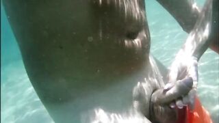 Amateur girl loves swimming naked and milking cocks underwater until cums