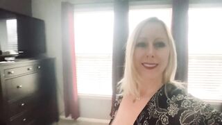 COCK STARVED MILF SQUIRTS!