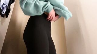 The girl in the locker room shows her pussy.