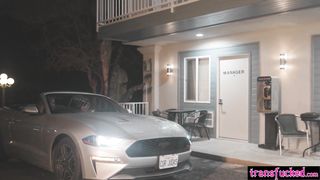 Blonde shemale fistfucks her girlfriend