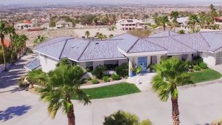 Sensual vibes all over the Swing mansin