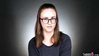 How does MILF Jay Taylor masturbate?