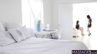 Tattooed MILF licked babes tight pussy