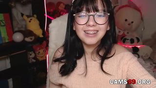 The First Camshow of Japanese Schoolgirl