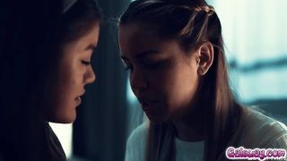 Alina Lopez and Kendra starts making out