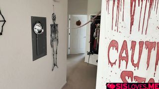 Stepbro sliding his cock inside Katie