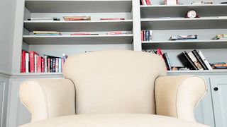 Big ass chick play's and masturbates