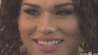 Latina shemale Alisia Rae is cock sucked