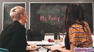 Eliza makes a move on Ryan