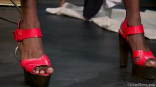 Shemale dommes anal fucking men