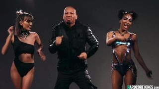 Interracial threesome fuck on mattress