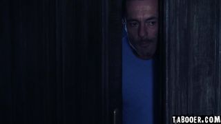 Renato convinces Mona to have sex