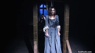 Jury double penetrate brunette witch