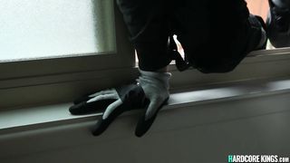 Intruders fuck in broken house