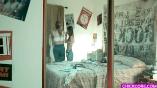 Teen explore pussies in a lesbian 3some