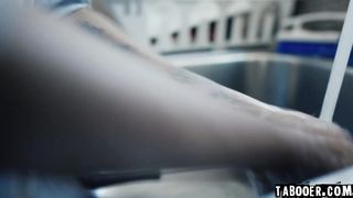 Scarlit Scandal fucked by home delivery