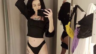 Horny Girl Masturbates in a Fitting Room