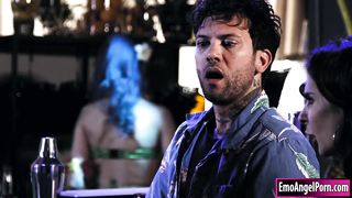 Undercover cops get live sexshow at bar