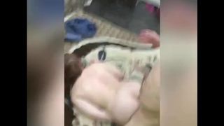 En Officerkandidat Knepper En Studerende Og Beder Ham Om at Spytte Det Ud Og Stoppe.