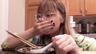 AMATEUR COOK MAKES MUSHROOM GRAVY IN  MINUTES!!!