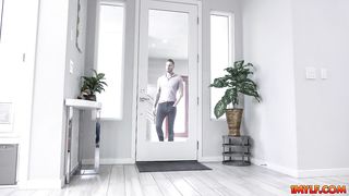 Business babe on her knee sucking client