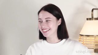 Dream Girl Malory Malibu Gets Her Sweet Pussy Eaten For The 1st Time!