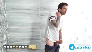 A Surprise Threesome In The Shower With (Kayla Kayden, Small Hands, Lasirena69) - Brazzers