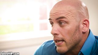 Daddy feeding teens pussy to prevent her