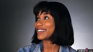 Ebony MILF babe Jenna Foxx shows us how women orgasm