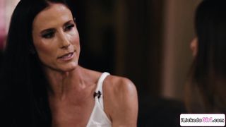 Lesbian babe licking singlemom clien