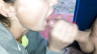 Горловой минет от красотки Кончил в рот много спермы