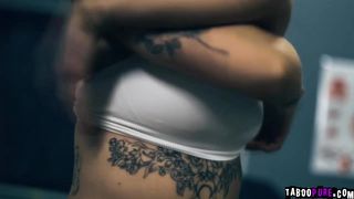 Horny doctor fucking sexy babe patient