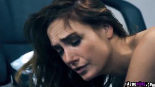 Horny doctor fucking sexy babe patient