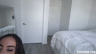 Stepmom use her MILF pussy to train my focus