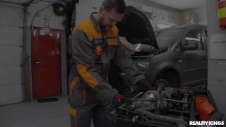 Housewife car servide