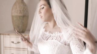 Bella offers sex to chase away jitters