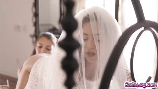 Bella offers sex to chase away jitters