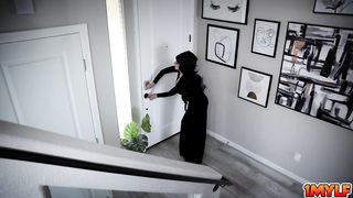 Stud pummeling this milfs wet coochie from below