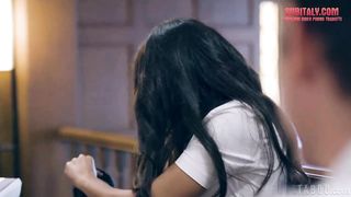 Una studentessa vergine Sub ita