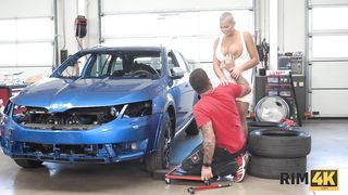 RIM4K. Man cant resist voluptuous MILF and allows her to eat butt