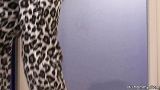 Guy caught busty mommy and teen gf lesbian