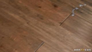 Scissor Happy Slut Gets MILF Threesome