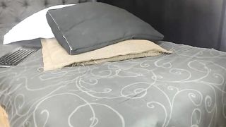 Busty Chick dildoing her tigh asshole